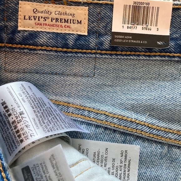 Levi's Women's 501 Cropped Jeans - NWT size 29x26 - Picture 3 of 7